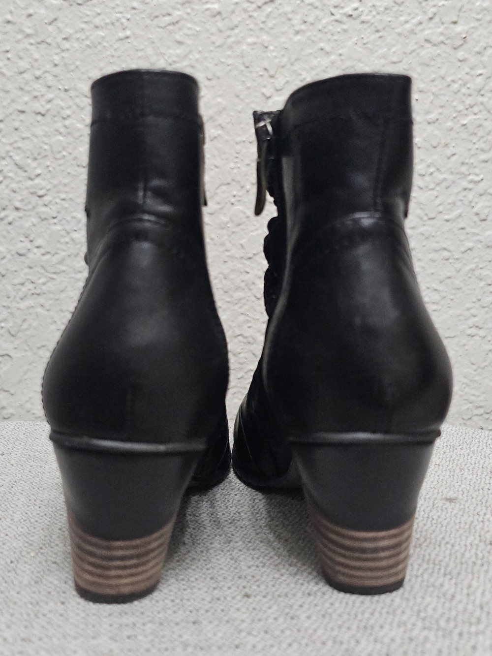 L'Artiste Belgard Black Leather Embossed Floral Ankle Boots - Picture 3 of 11